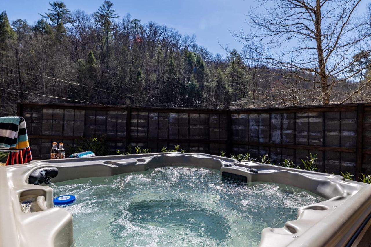 New Rustic Luxe Cabin Billiards Spa Near Gsmnp 타운센드 외부 사진