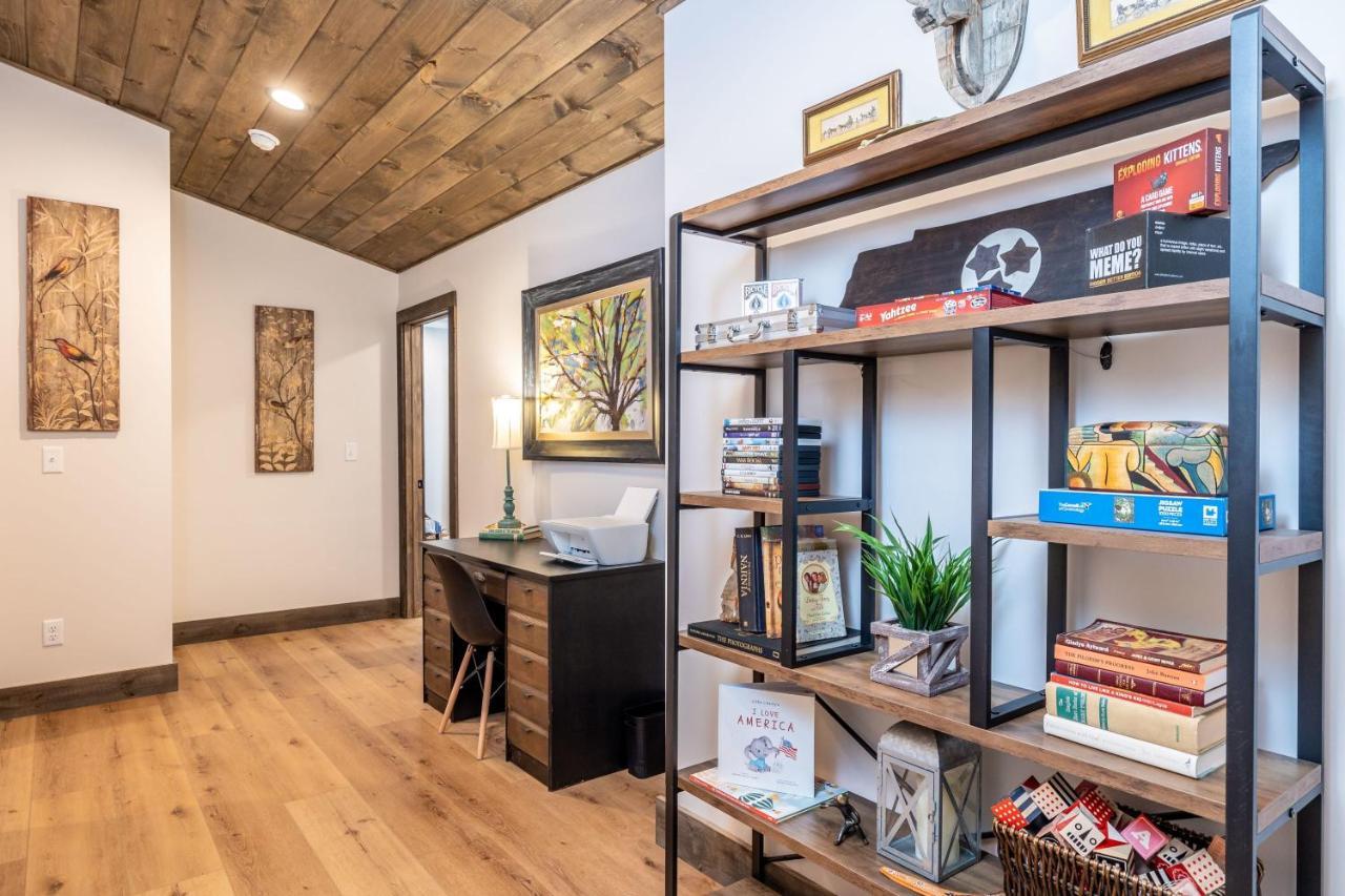 New Rustic Luxe Cabin Billiards Spa Near Gsmnp 타운센드 외부 사진